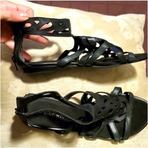 Nine West cut-out floral pattern black leather sandals- size 6.5